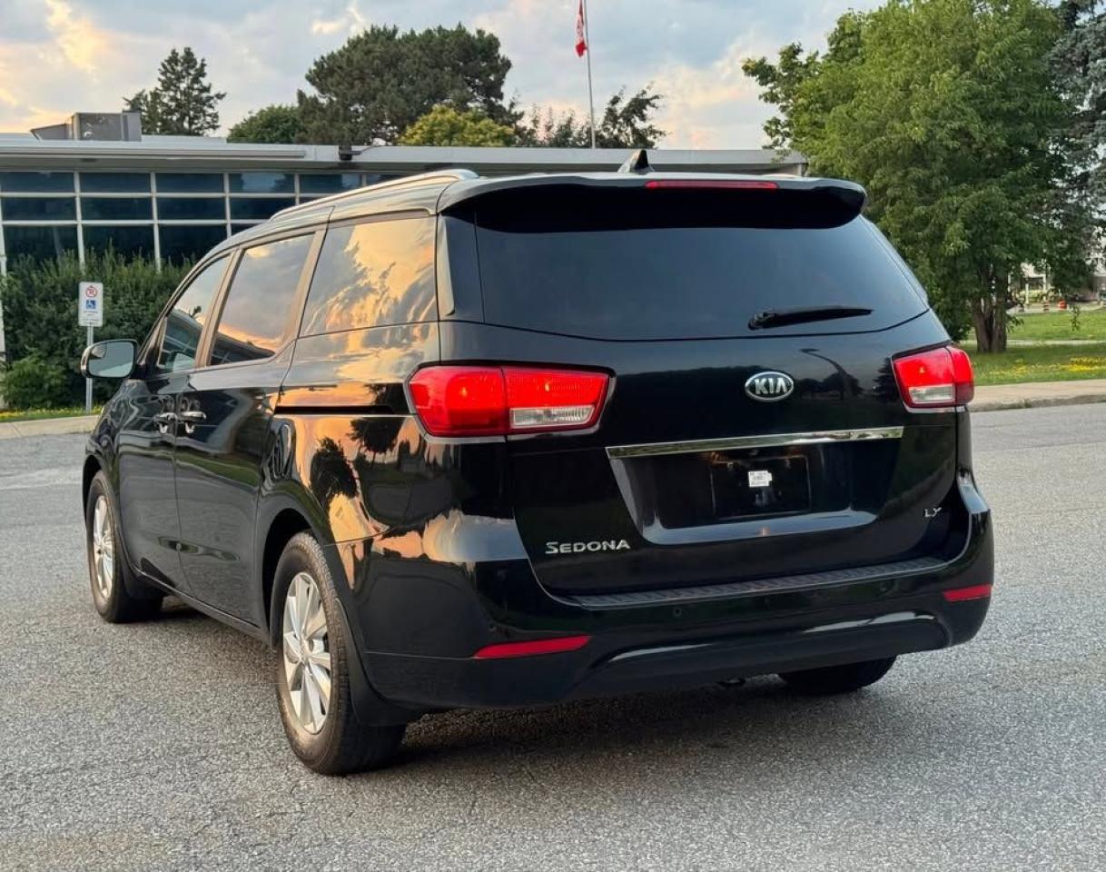 2017 Kia Sedona L - Photo #5