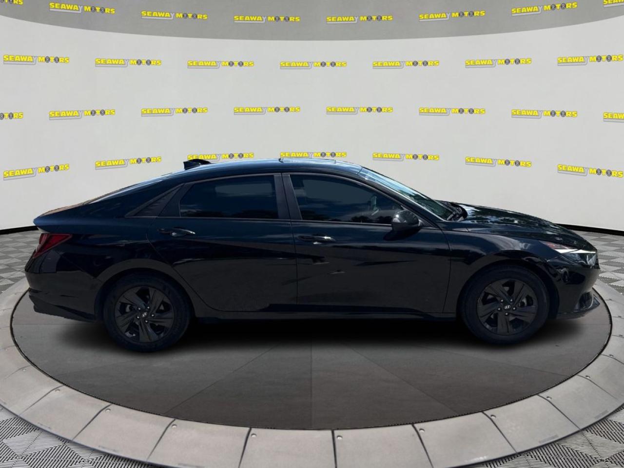 2022 Hyundai Elantra SEL - Photo #2