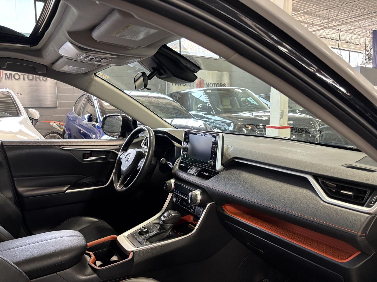 2019 Toyota RAV4 Trail AWD|LEATHER|SUNROOF|ALLOYS|ROOFRACK|CARPLAY| - Photo #14