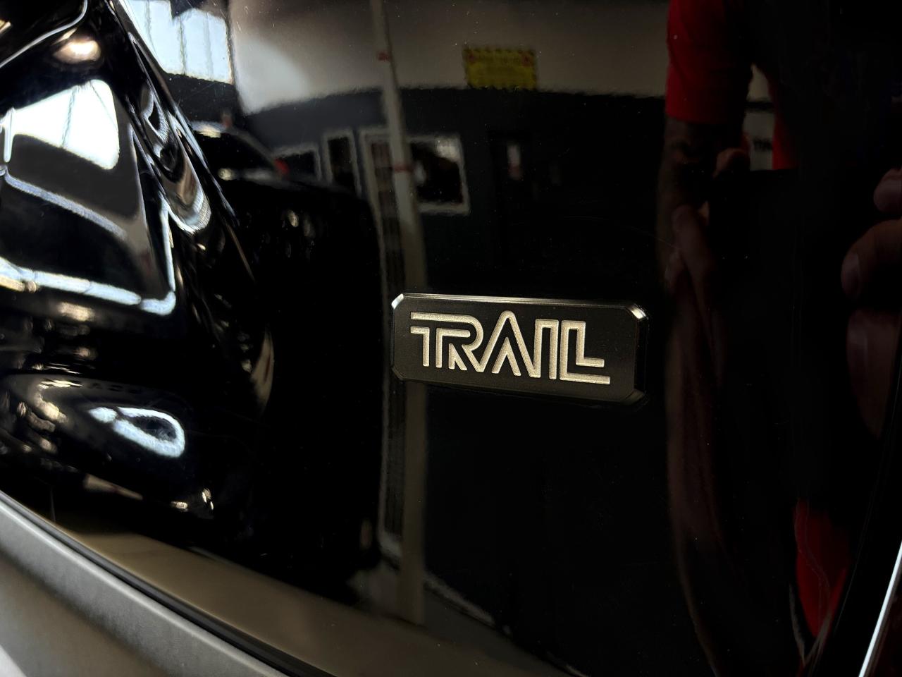 2019 Toyota RAV4 Trail AWD|LEATHER|SUNROOF|ALLOYS|ROOFRACK|CARPLAY| - Photo #5