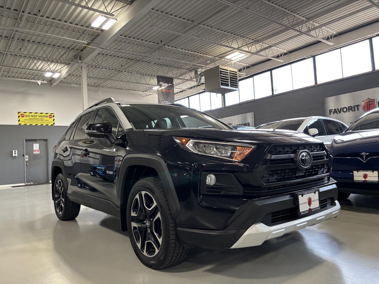 2019 Toyota RAV4 Trail AWD|LEATHER|SUNROOF|ALLOYS|ROOFRACK|CARPLAY| - Photo #2
