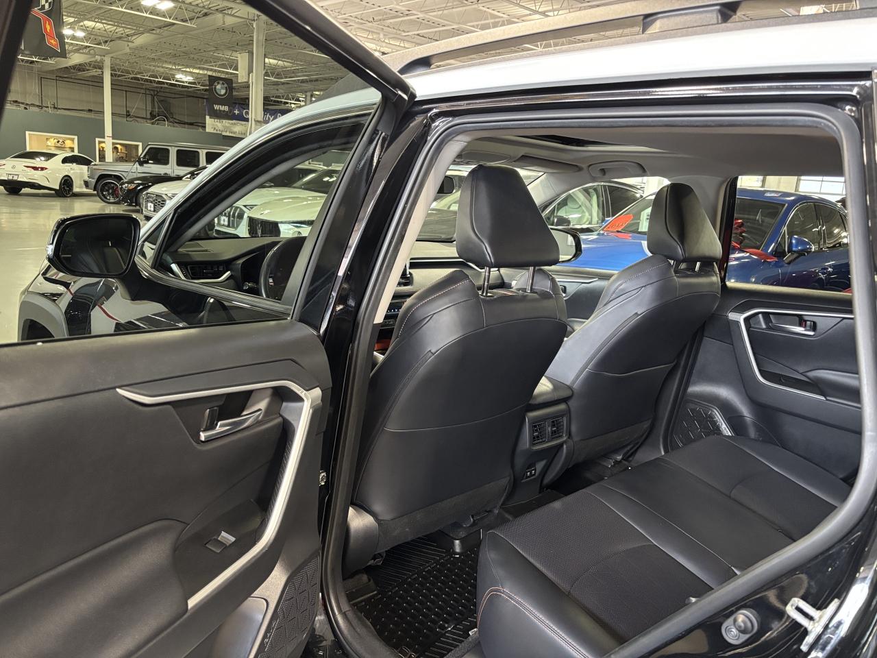 2019 Toyota RAV4 Trail AWD|LEATHER|SUNROOF|ALLOYS|ROOFRACK|CARPLAY| - Photo #8