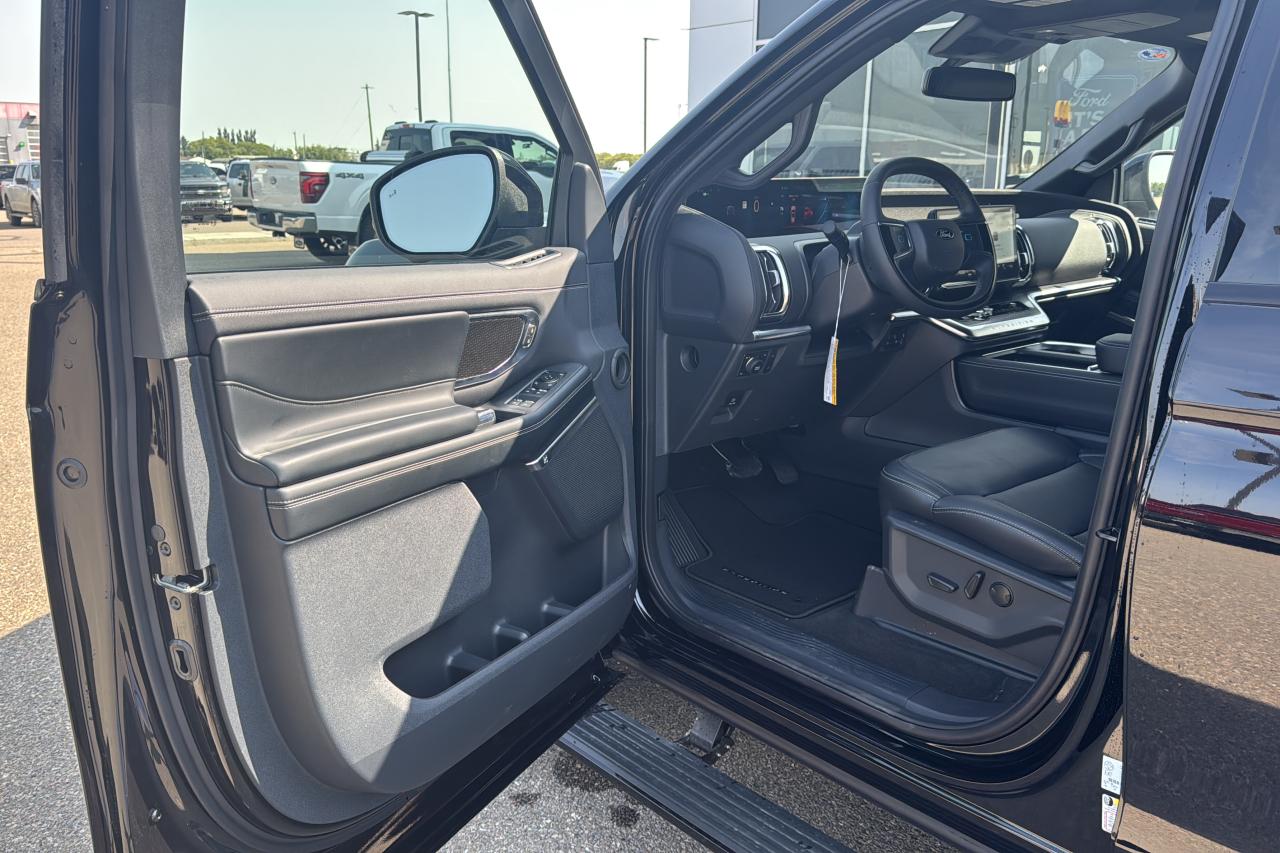 2025 Ford Expedition Platinum Max Photo5