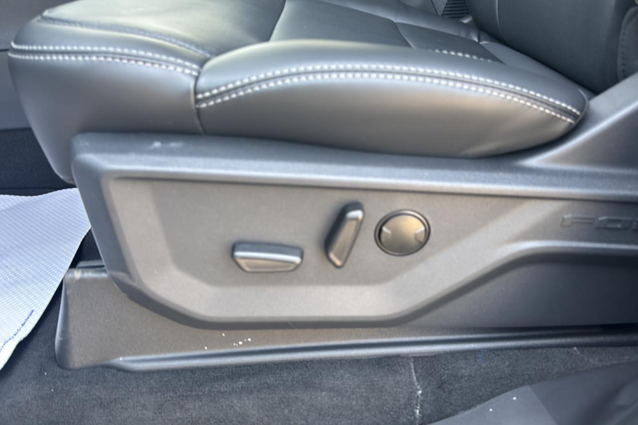2025 Ford Expedition Platinum Max Photo5