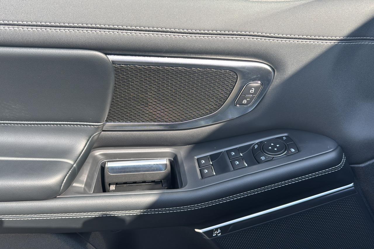 2025 Ford Expedition Platinum Max Photo5