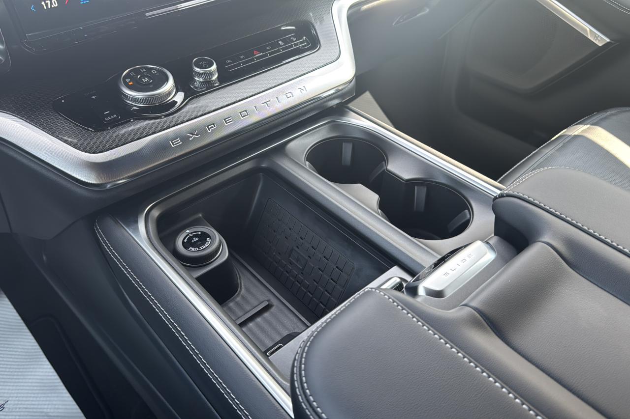 2025 Ford Expedition Platinum Max Photo5