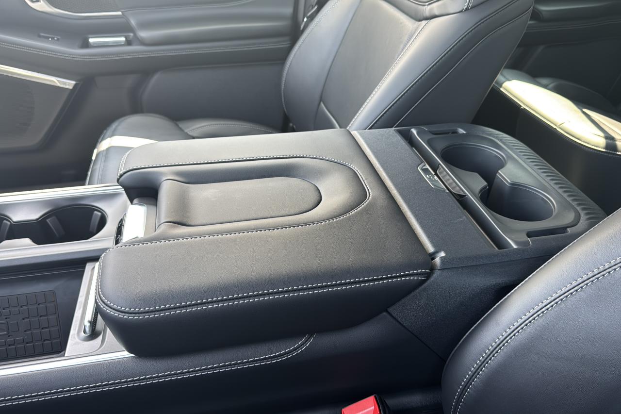 2025 Ford Expedition Platinum Max Photo5