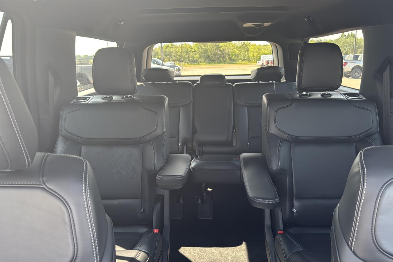 2025 Ford Expedition Platinum Max Photo5