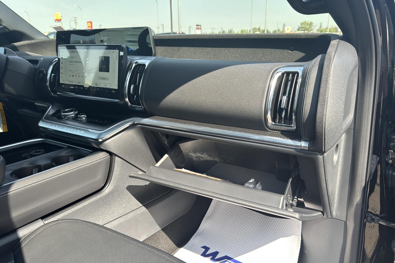 2025 Ford Expedition Platinum Max Photo5