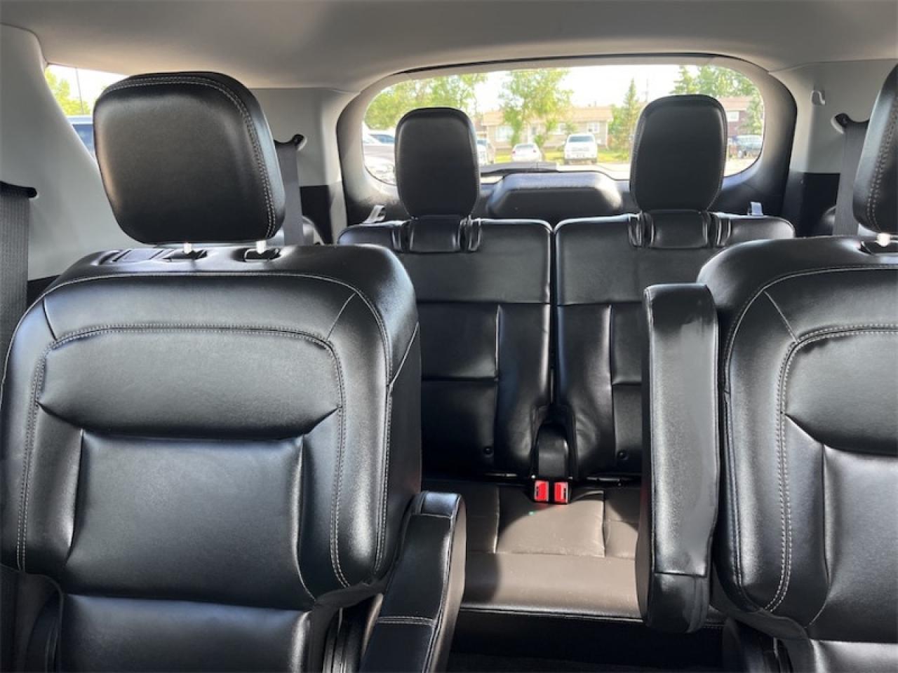 2022 Ford Explorer XLT  - Aluminum Wheels -  Apple CarPlay Photo5