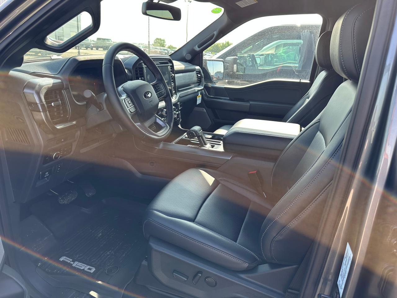 2025 Ford F-150 LARIAT 4WD SuperCrew 5.5' Box 501A Photo5