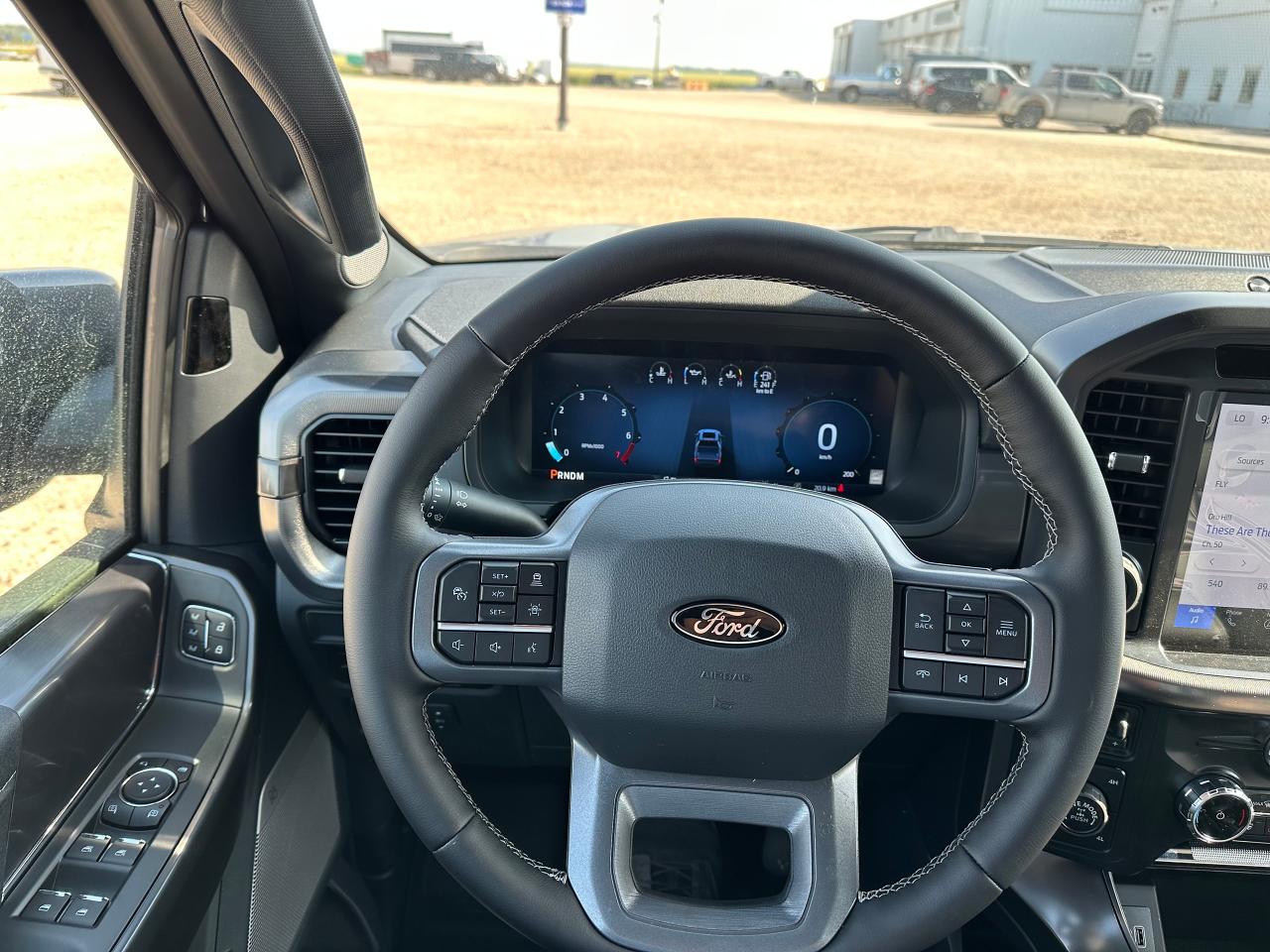 2025 Ford F-150 LARIAT 4WD SuperCrew 5.5' Box 501A Photo5