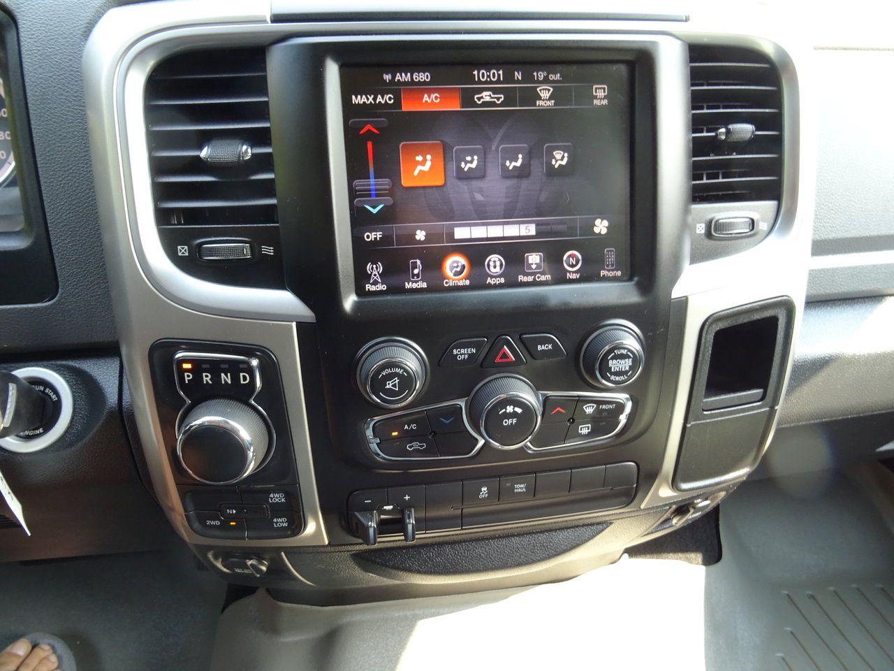 2016 RAM 1500 SLT - Photo #15