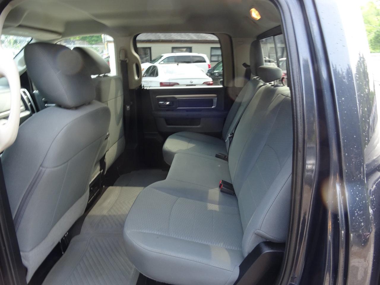 2016 RAM 1500 SLT - Photo #10