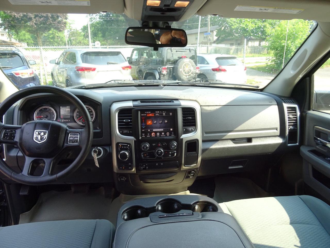 2016 RAM 1500 SLT - Photo #14
