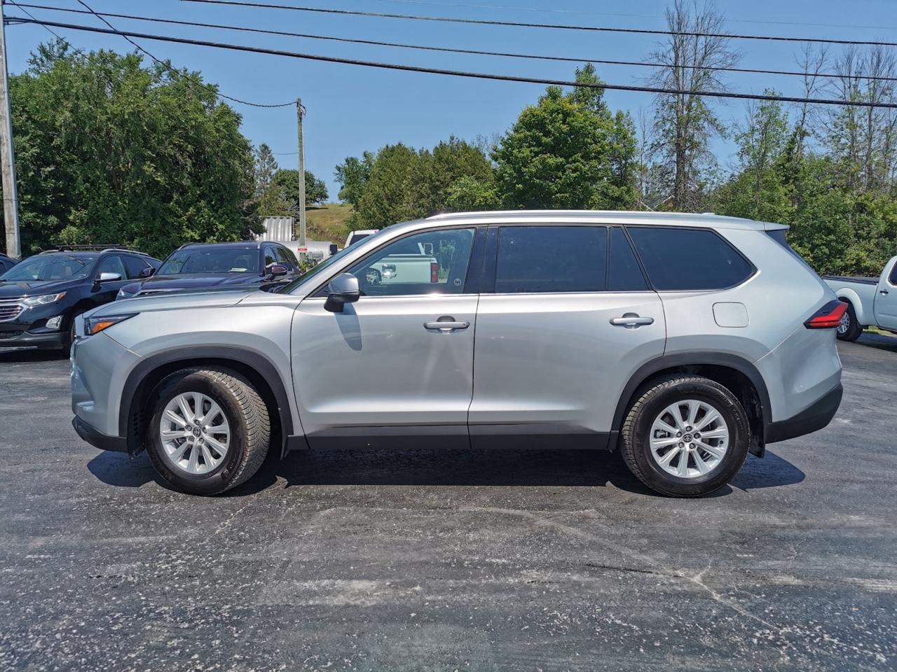 2024 Toyota Grand Highlander XLE AWD - Photo #2