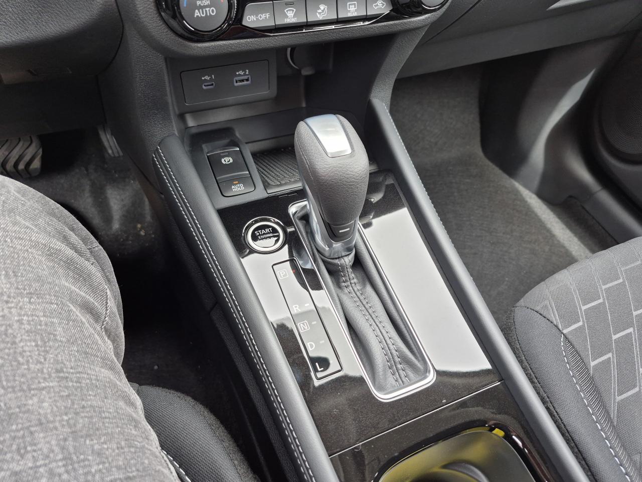 2025 Nissan Kicks Play SV FWD Photo11