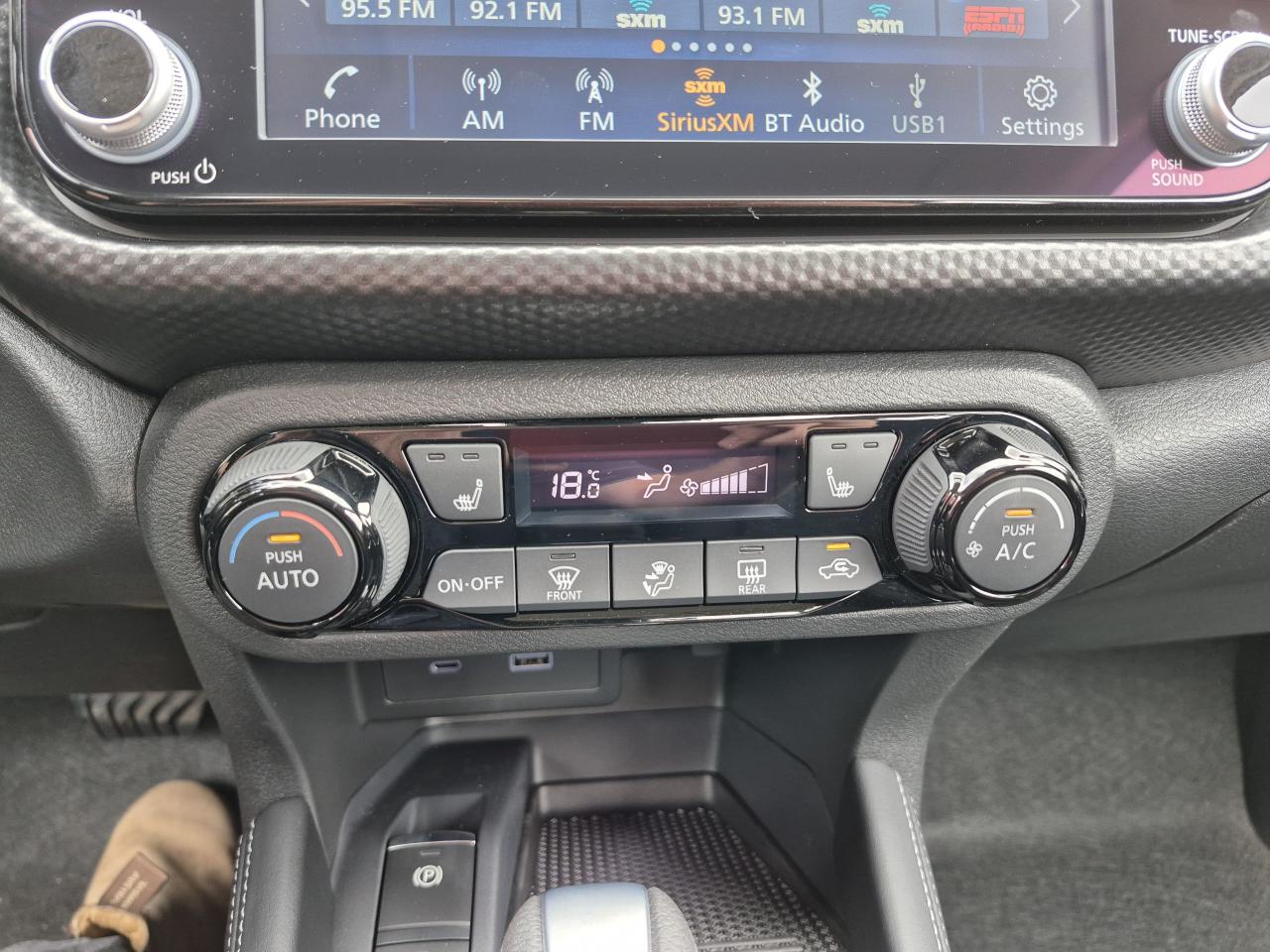 2025 Nissan Kicks Play SV FWD Photo10