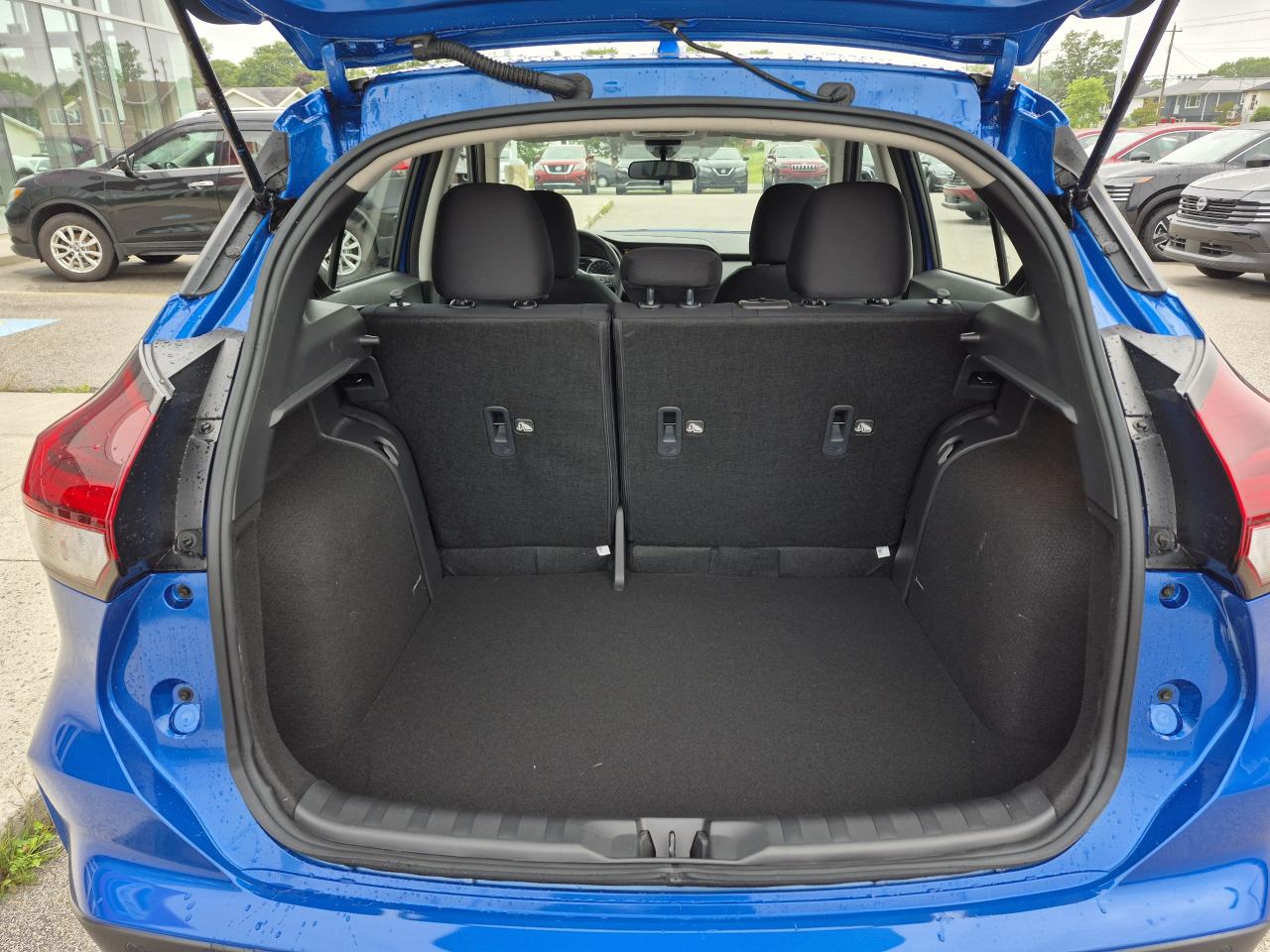2025 Nissan Kicks Play S FWD Photo14