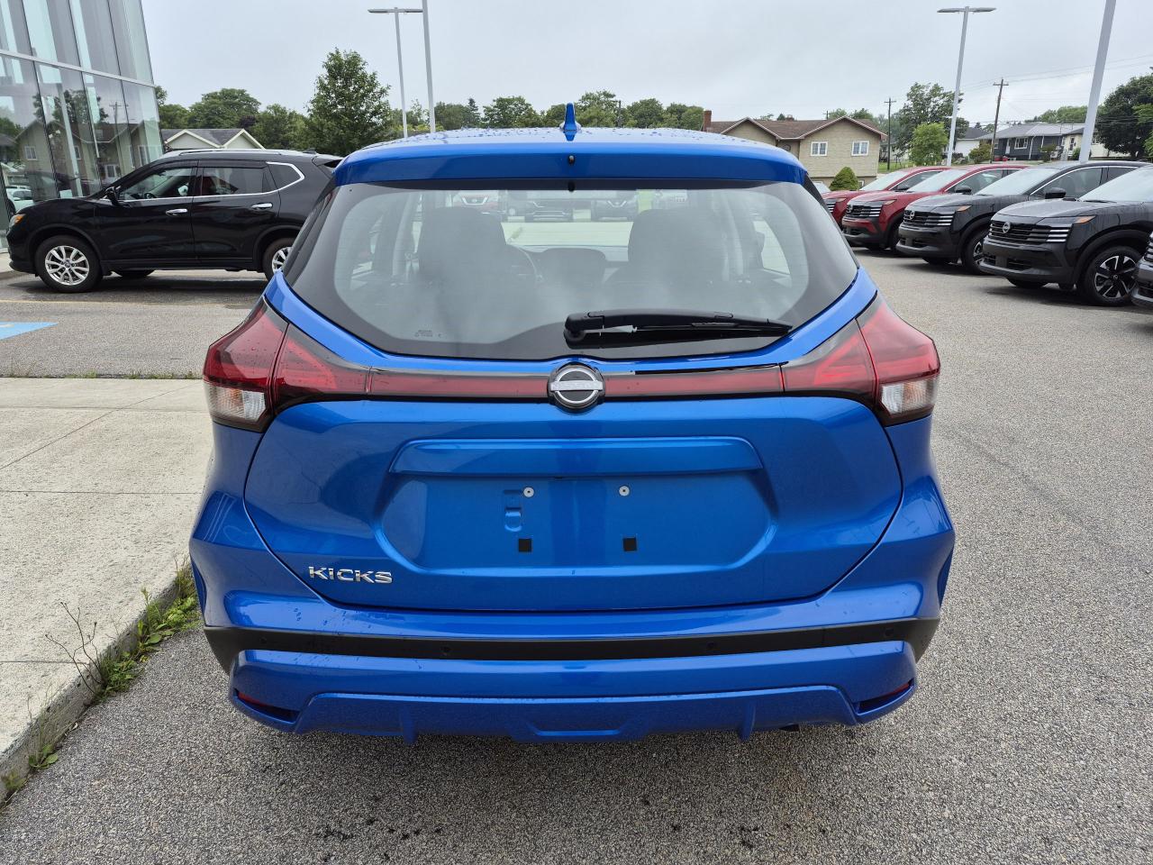 2025 Nissan Kicks Play S FWD Photo4