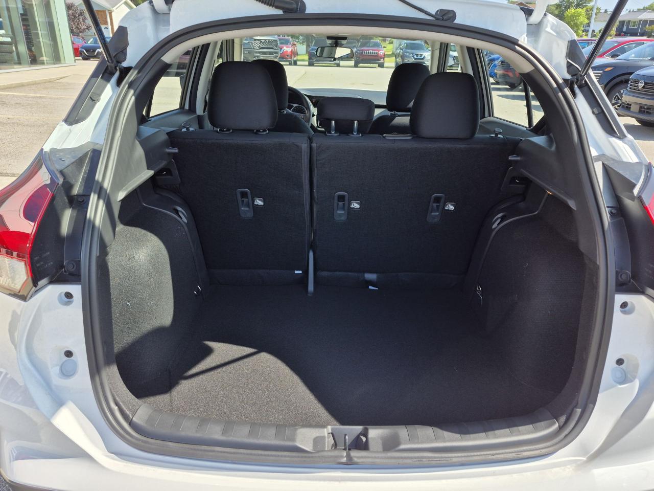 2025 Nissan Kicks Play S FWD Photo28