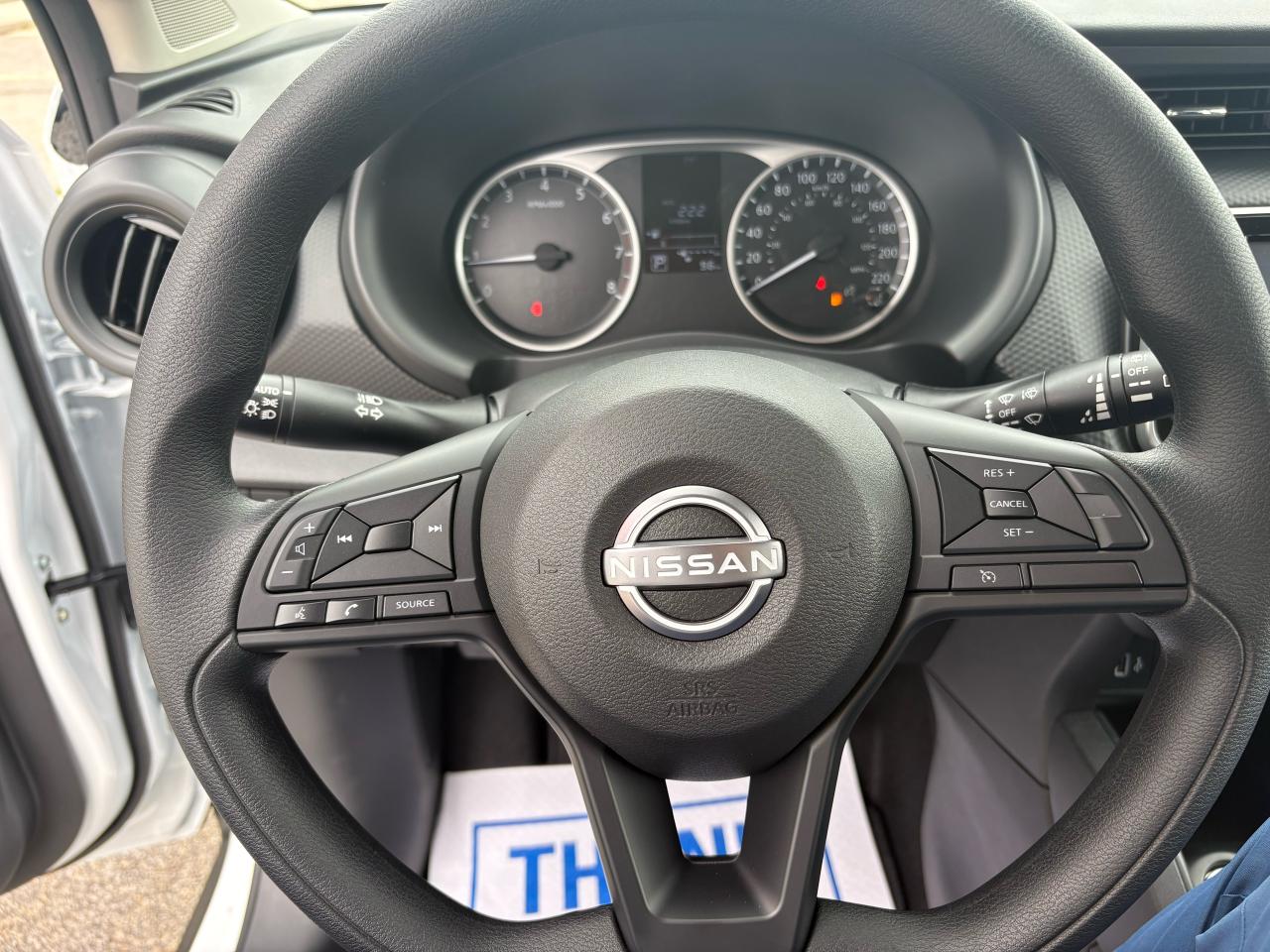 2025 Nissan Kicks Play S FWD Photo8