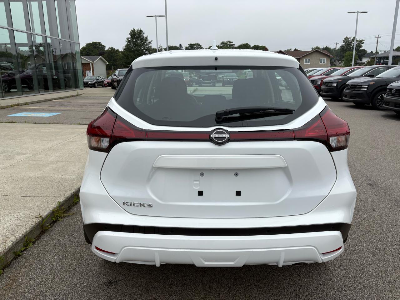 2025 Nissan Kicks Play S FWD Photo4
