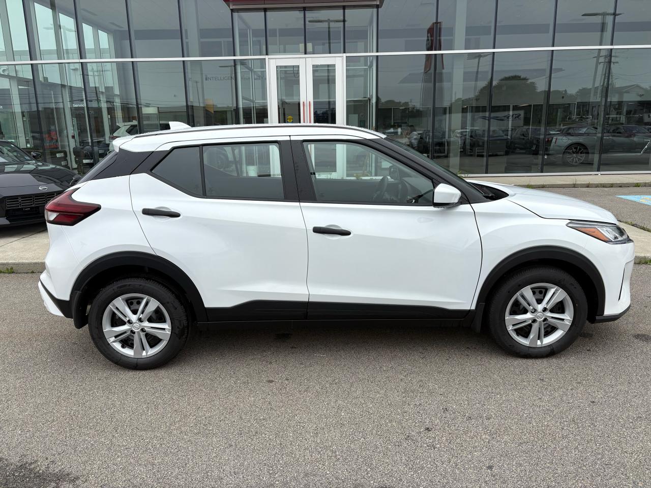 2025 Nissan Kicks Play S FWD Photo16