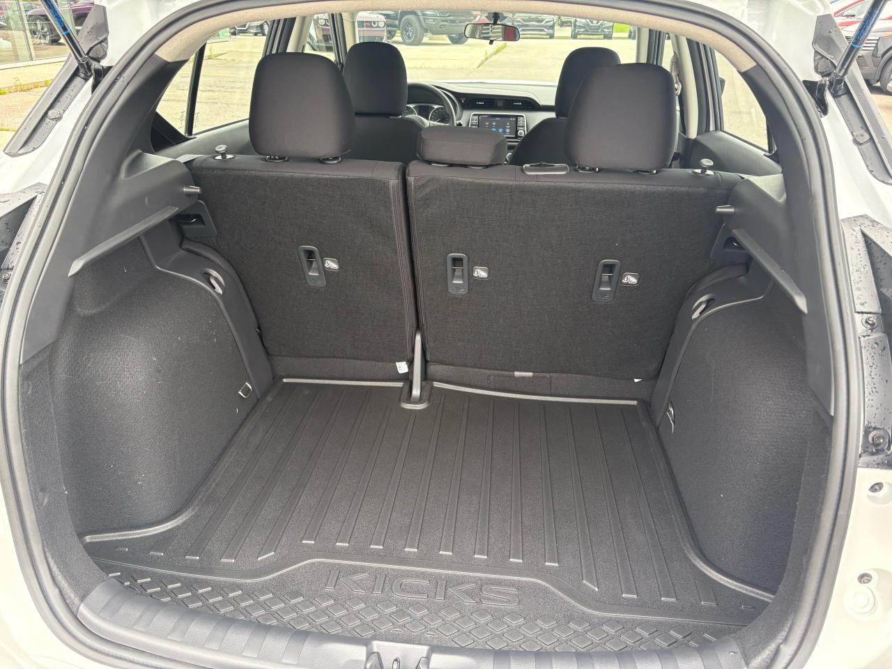 2025 Nissan Kicks Play S FWD Photo18