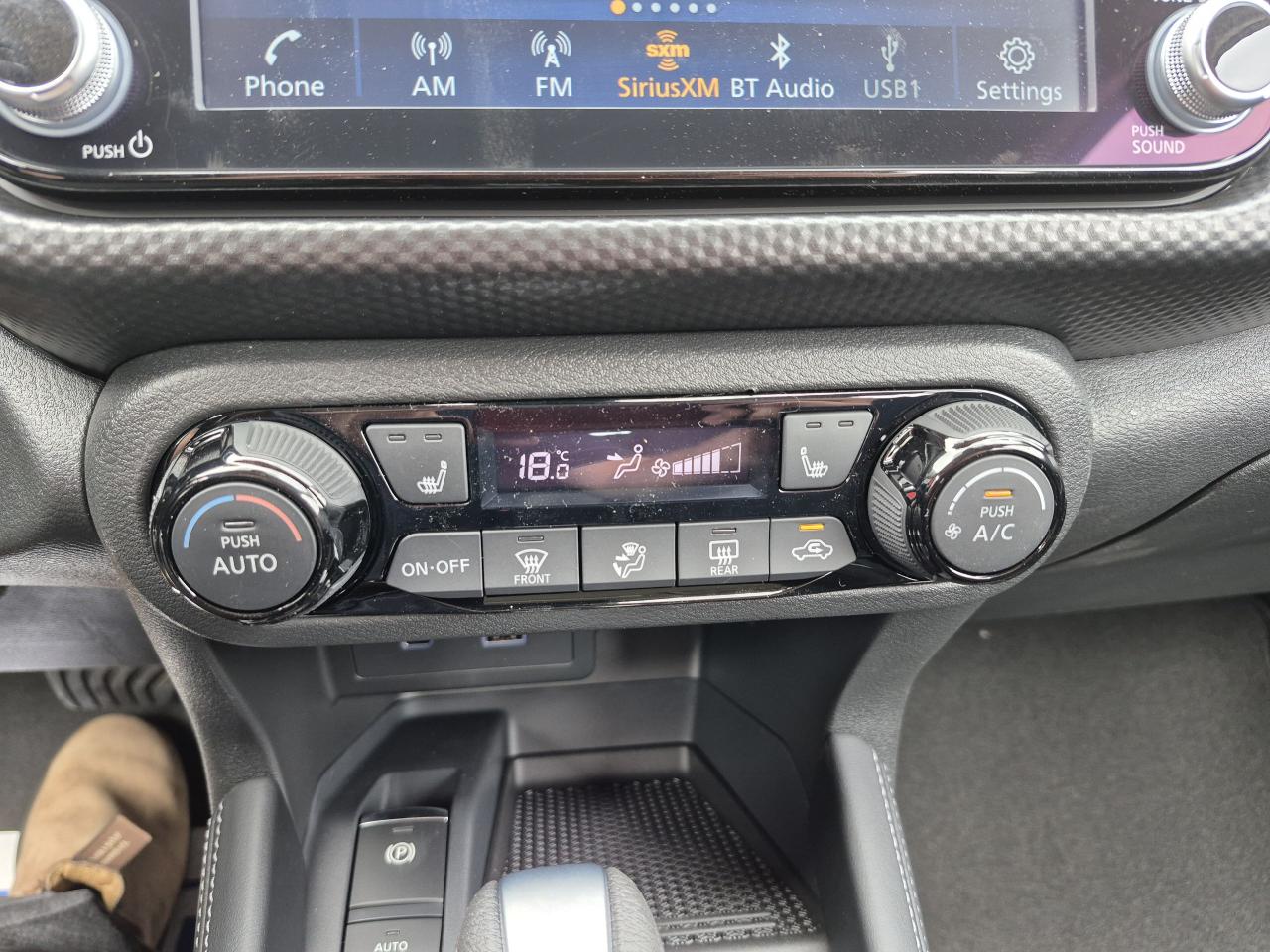 2025 Nissan Kicks Play SV FWD Photo26