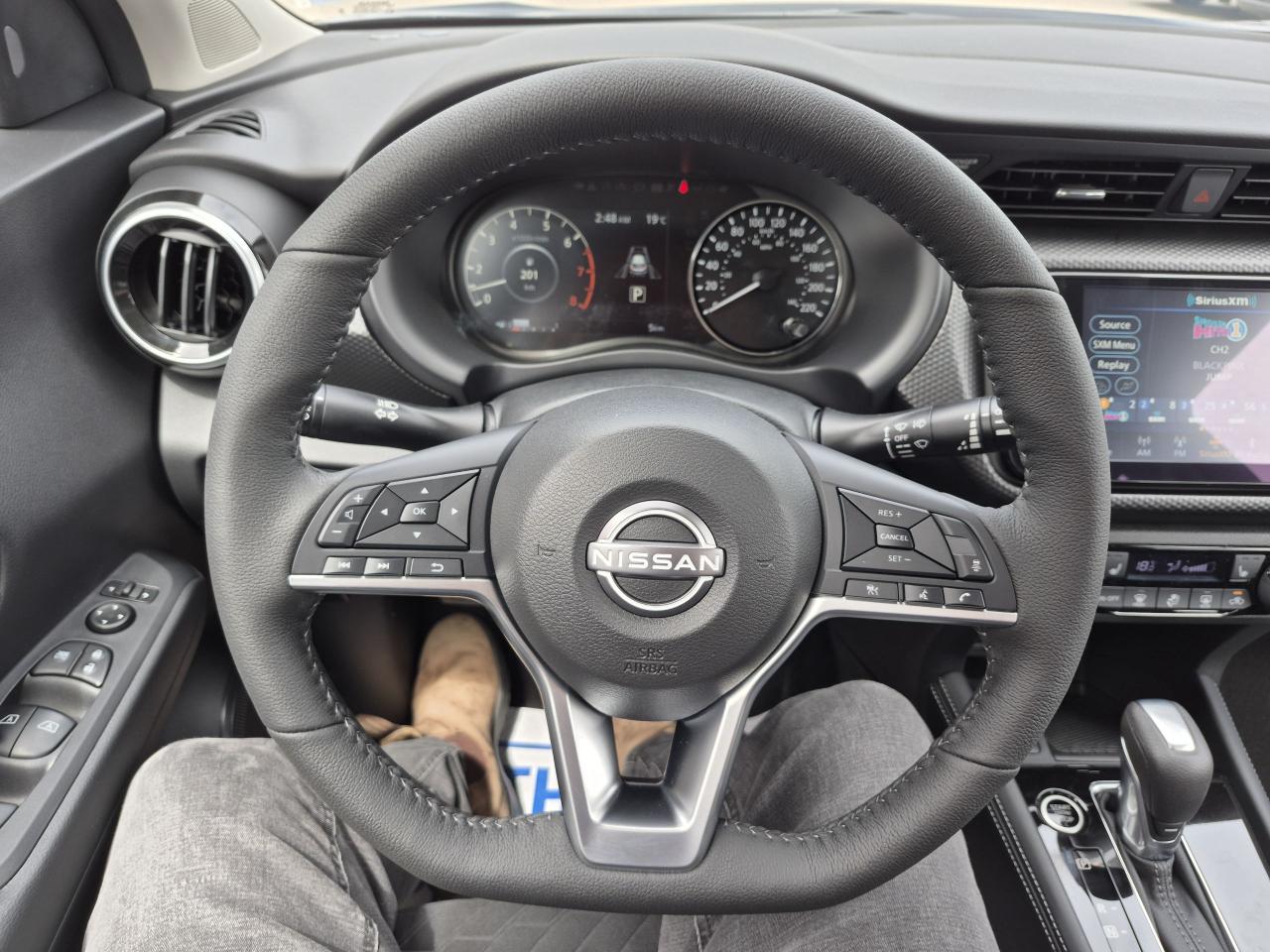 2025 Nissan Kicks Play SV FWD Photo7