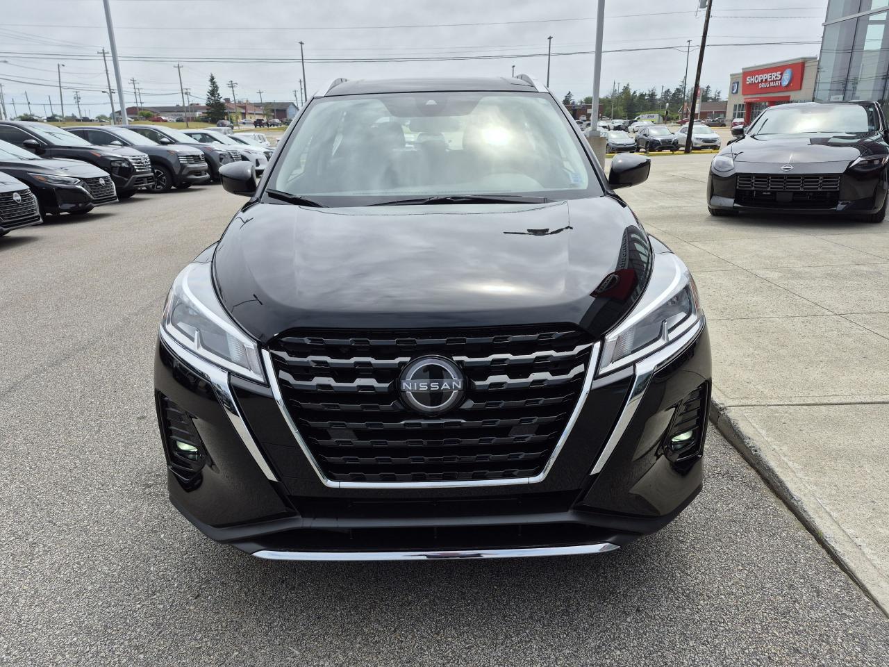 2025 Nissan Kicks Play SV FWD Photo2