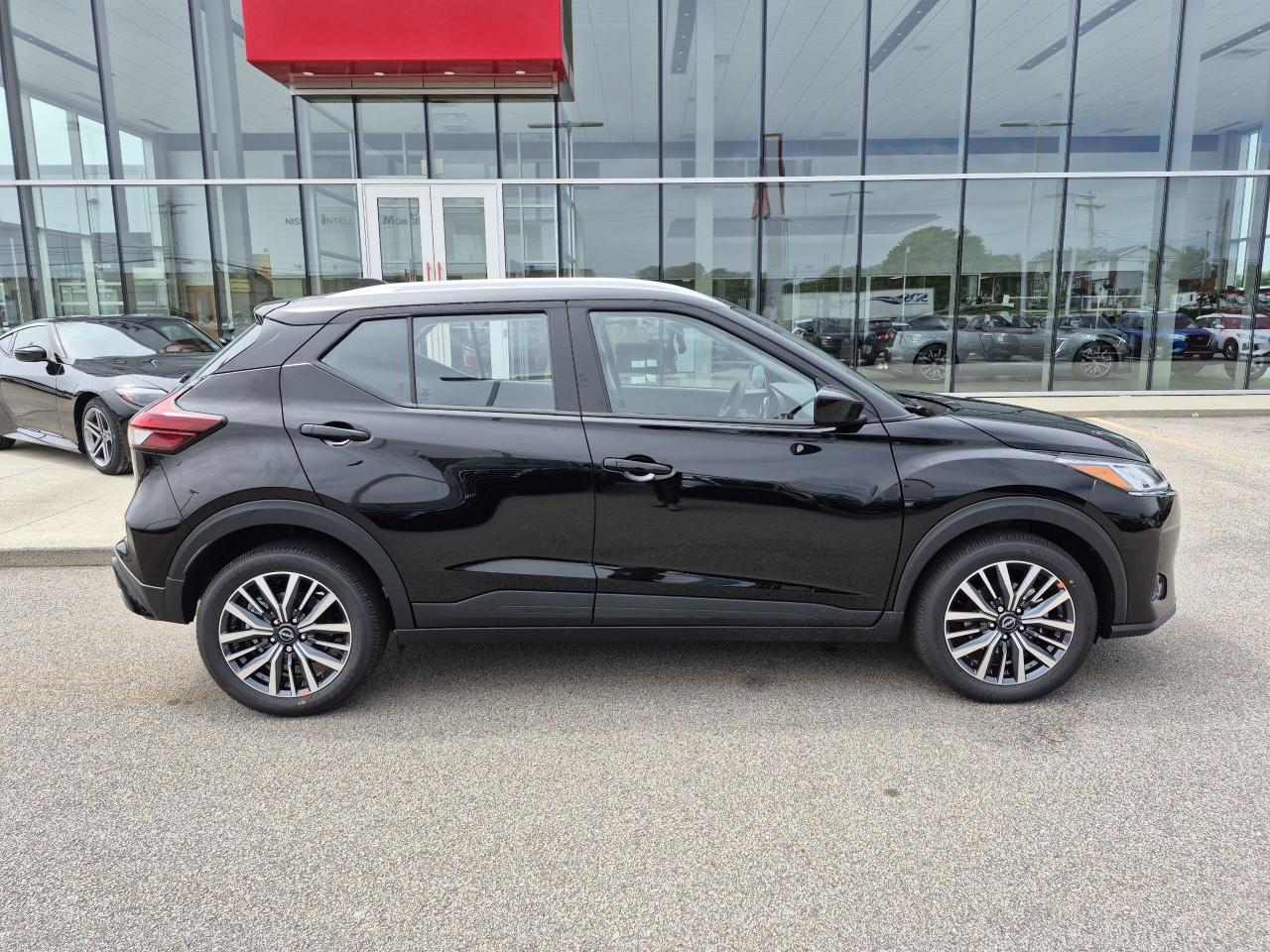 2025 Nissan Kicks Play SV FWD Photo5