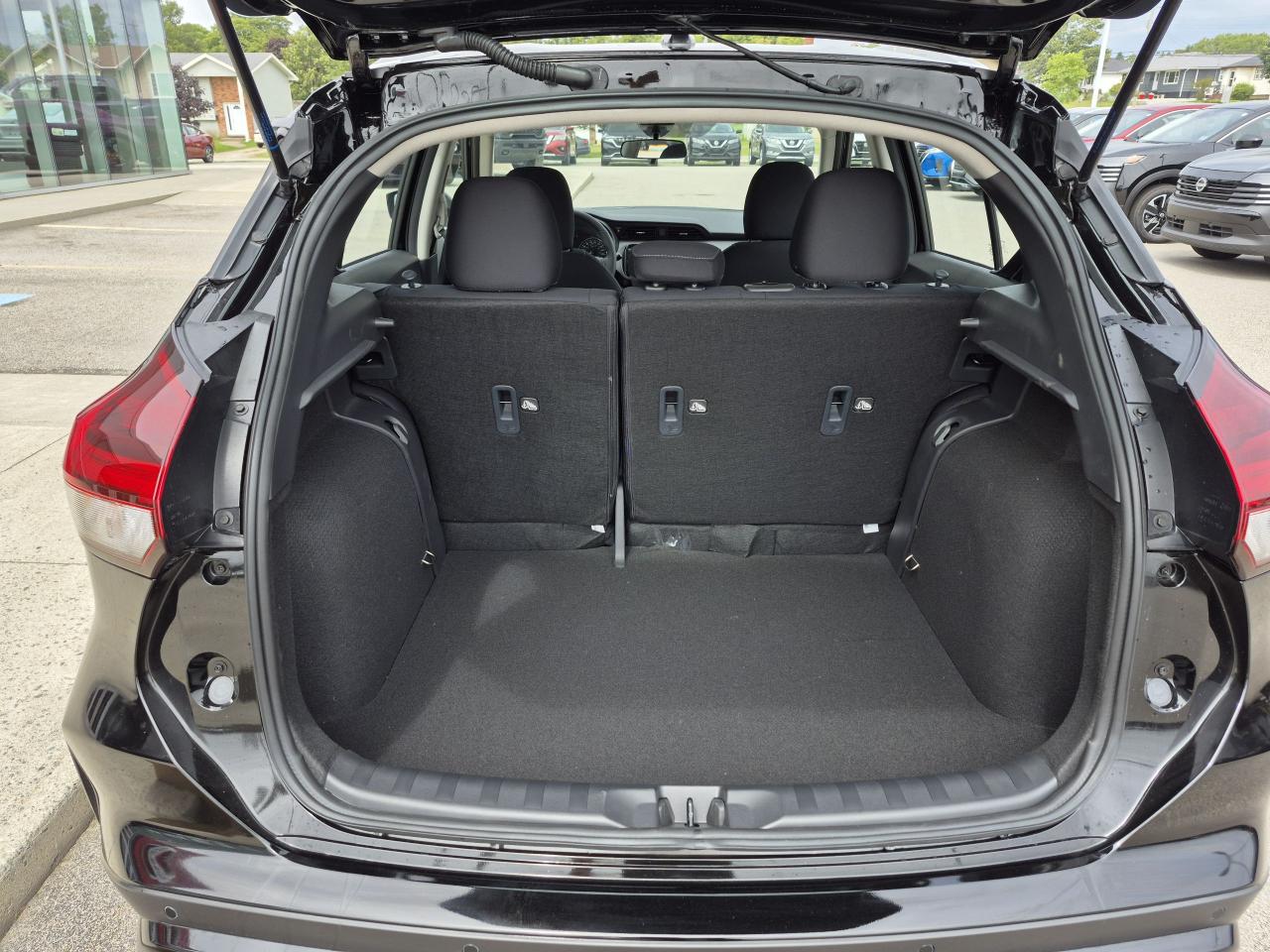 2025 Nissan Kicks Play SV FWD Photo30
