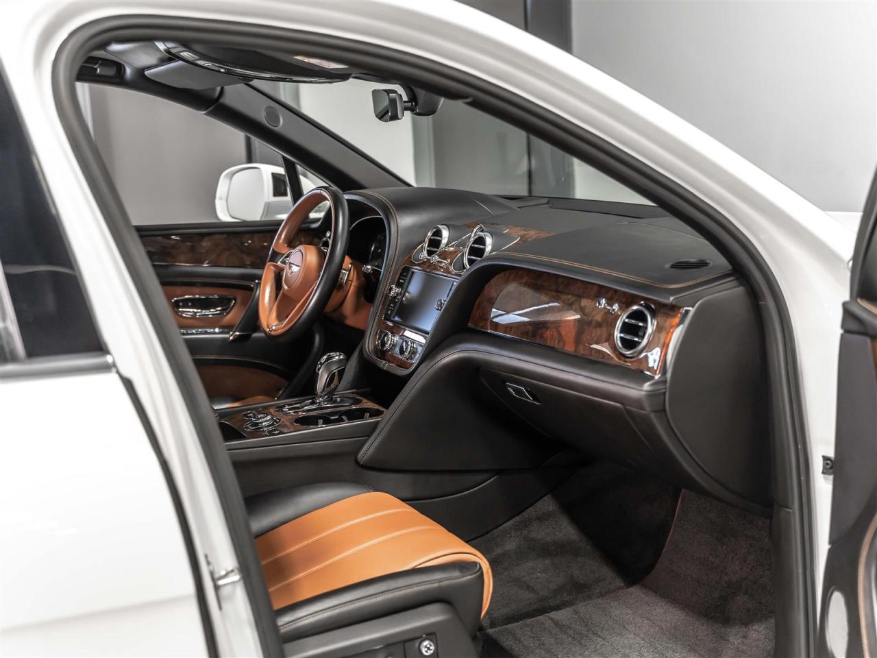 2020 Bentley Bentayga V8|TOURING SPEC|CITY SPEC|NAIM FOR BENTLEY|NIGHT VISION|LOADED Photo