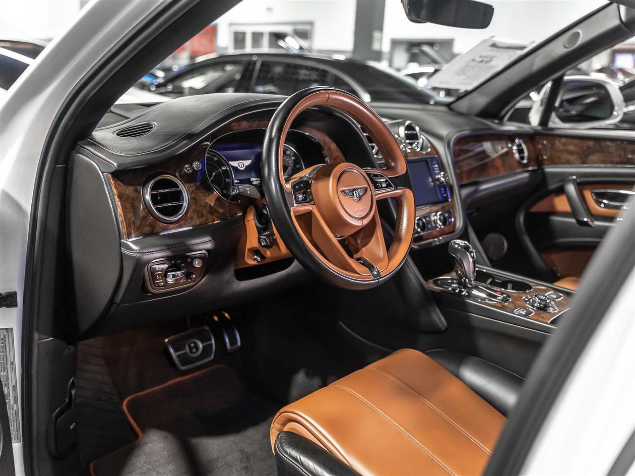 2020 Bentley Bentayga V8|TOURING SPEC|CITY SPEC|NAIM FOR BENTLEY|NIGHT VISION|LOADED Photo