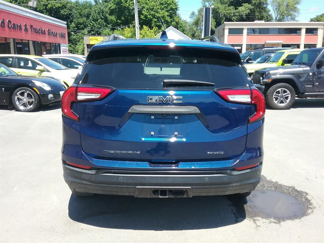 2022 GMC Terrain SLT | AWD | LOW KMS Photo