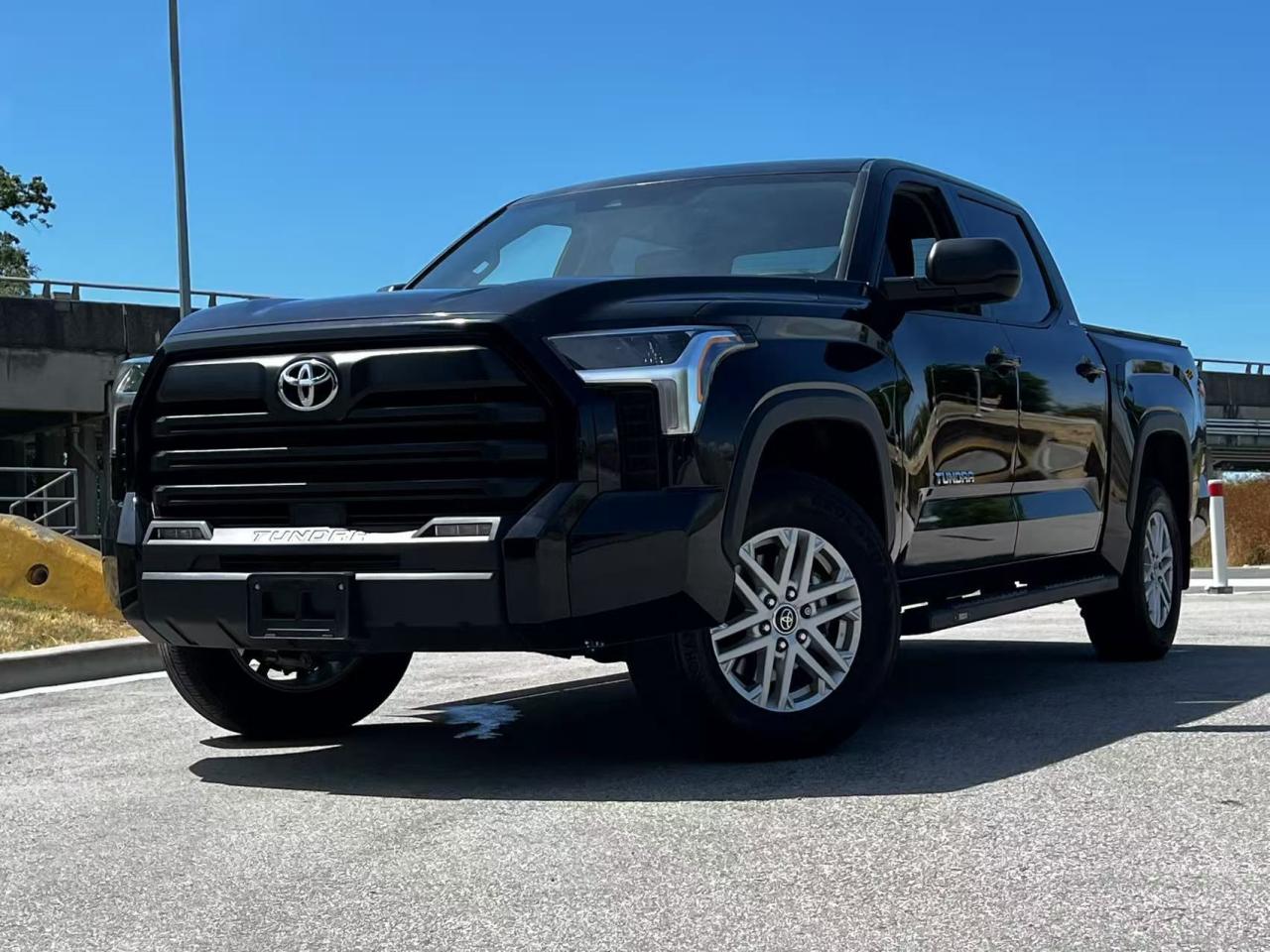 Used 2022 Toyota Tundra 4x4 Crewmax SR5/ NO ACCIDENT/ BC LOCAL for sale in Richmond, BC
