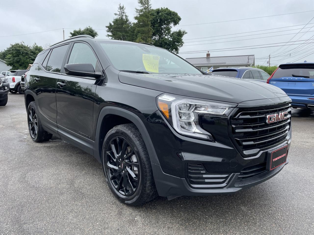 Used 2023 GMC Terrain SLE / AWD / LOW KMS / BLACKED OUT / APPLE CARPLAY & ANDROID AUTO / HEATED SEATS & WHEEL for sale in Truro, NS