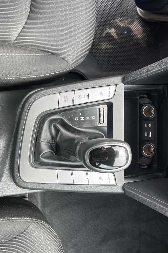 2017 Hyundai Elantra GL - Photo #14