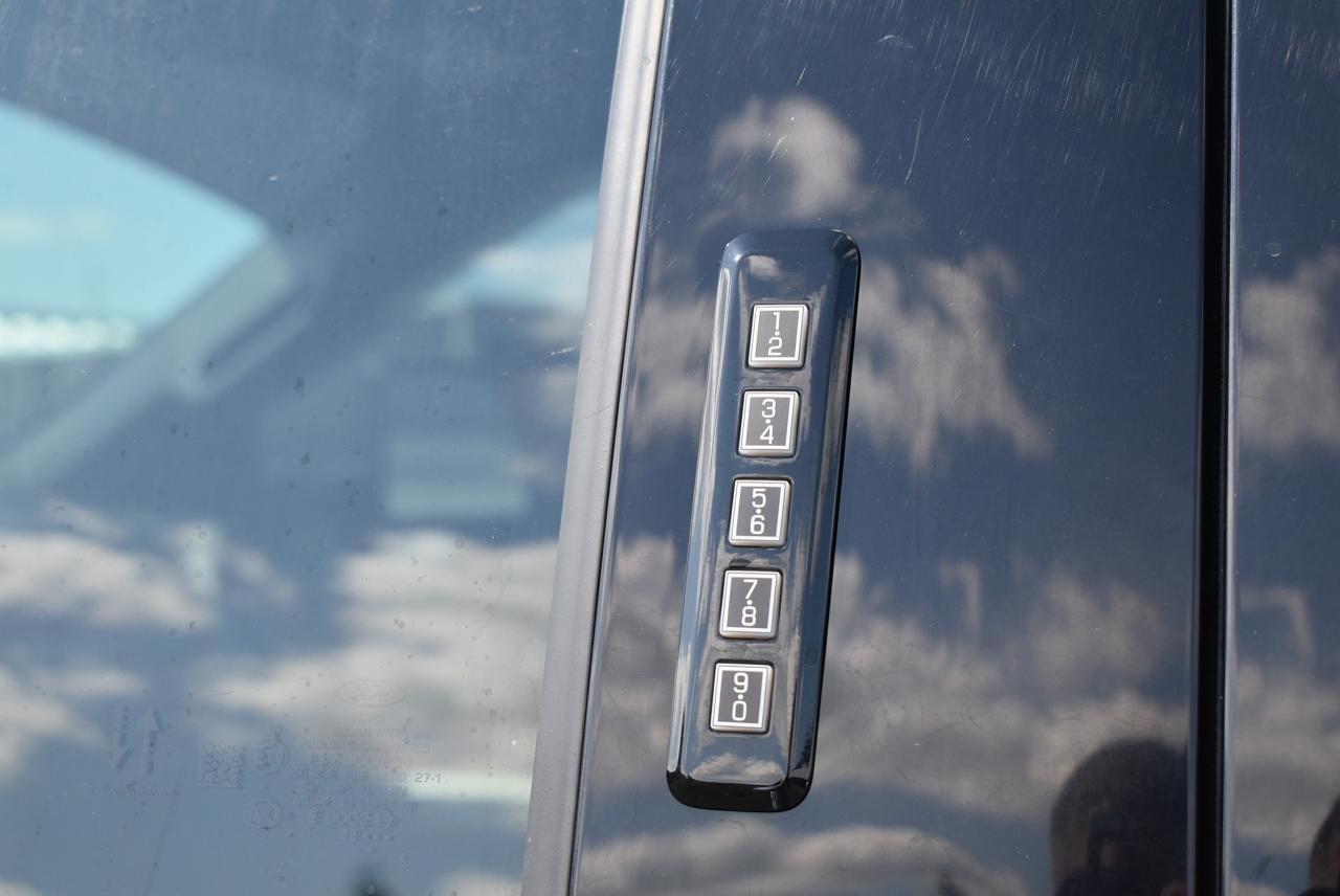 2022 Ford SUPER DUTY F-350 SRW LARIAT 6.7L POWERSTROKE - Photo #19