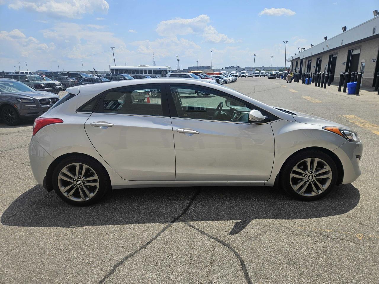 2016 Hyundai Elantra GT Limited | Leather | Pano Roof | Nav | Cam | Alloys Photo11