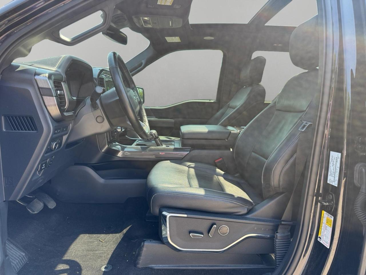 2022 Ford F-150 Lariat Photo2