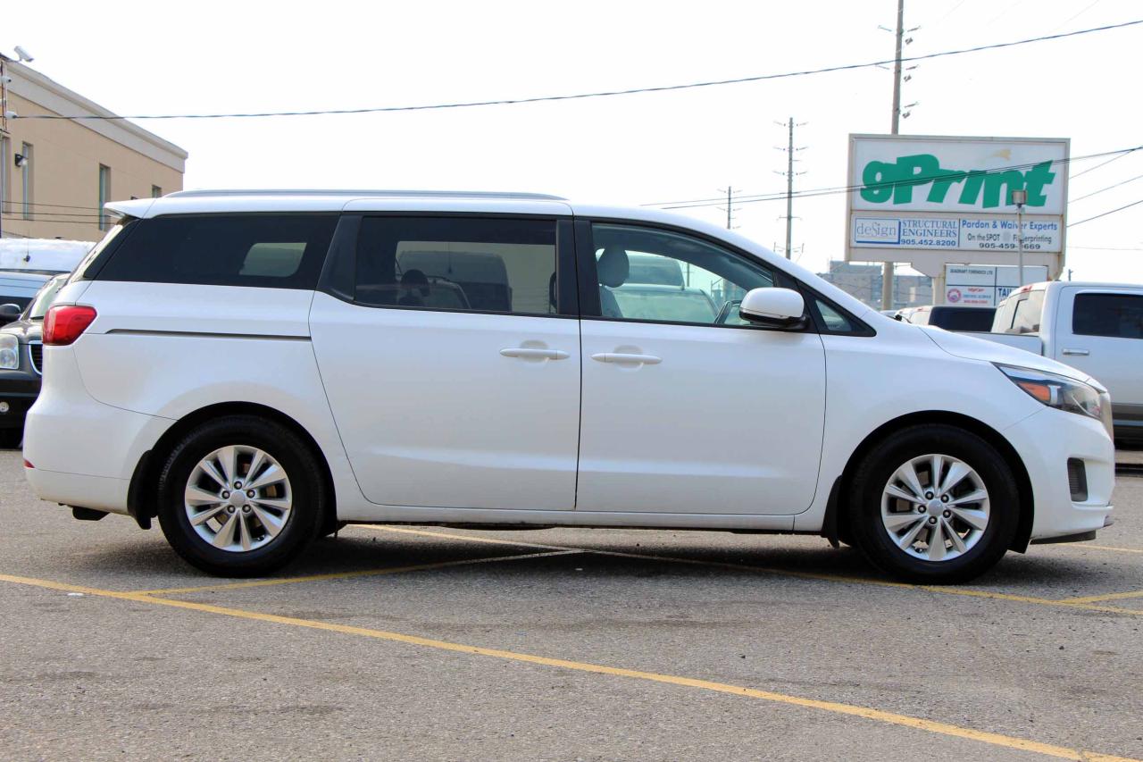 2017 Kia Sedona LX - Photo #8