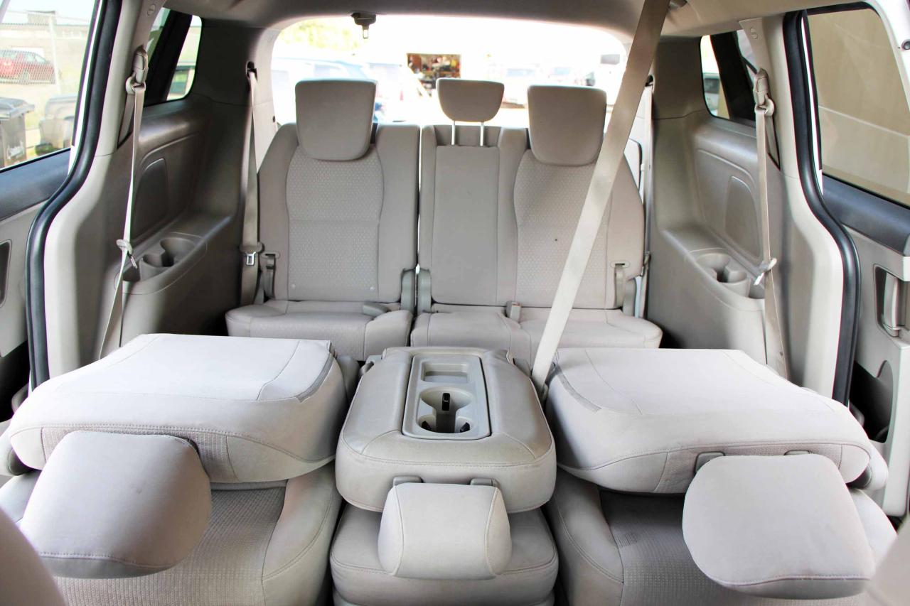 2017 Kia Sedona LX - Photo #14