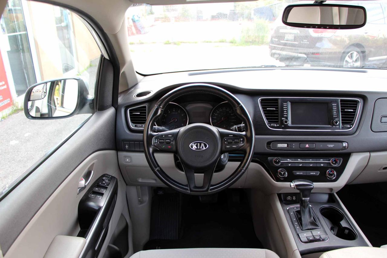 2017 Kia Sedona LX - Photo #28