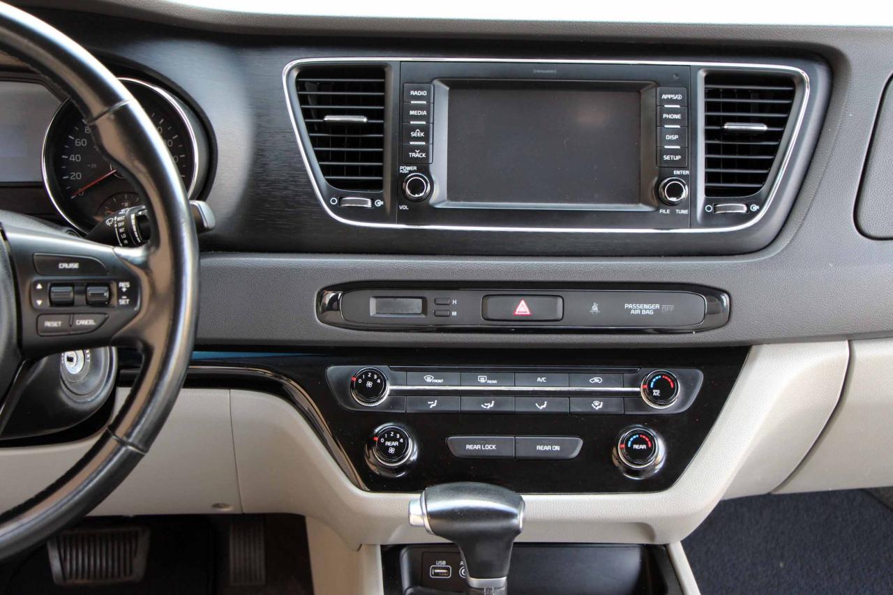 2017 Kia Sedona LX - Photo #29