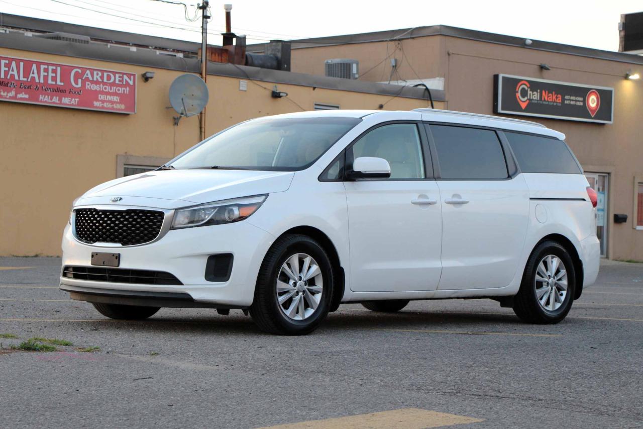 2017 Kia Sedona LX Photo2