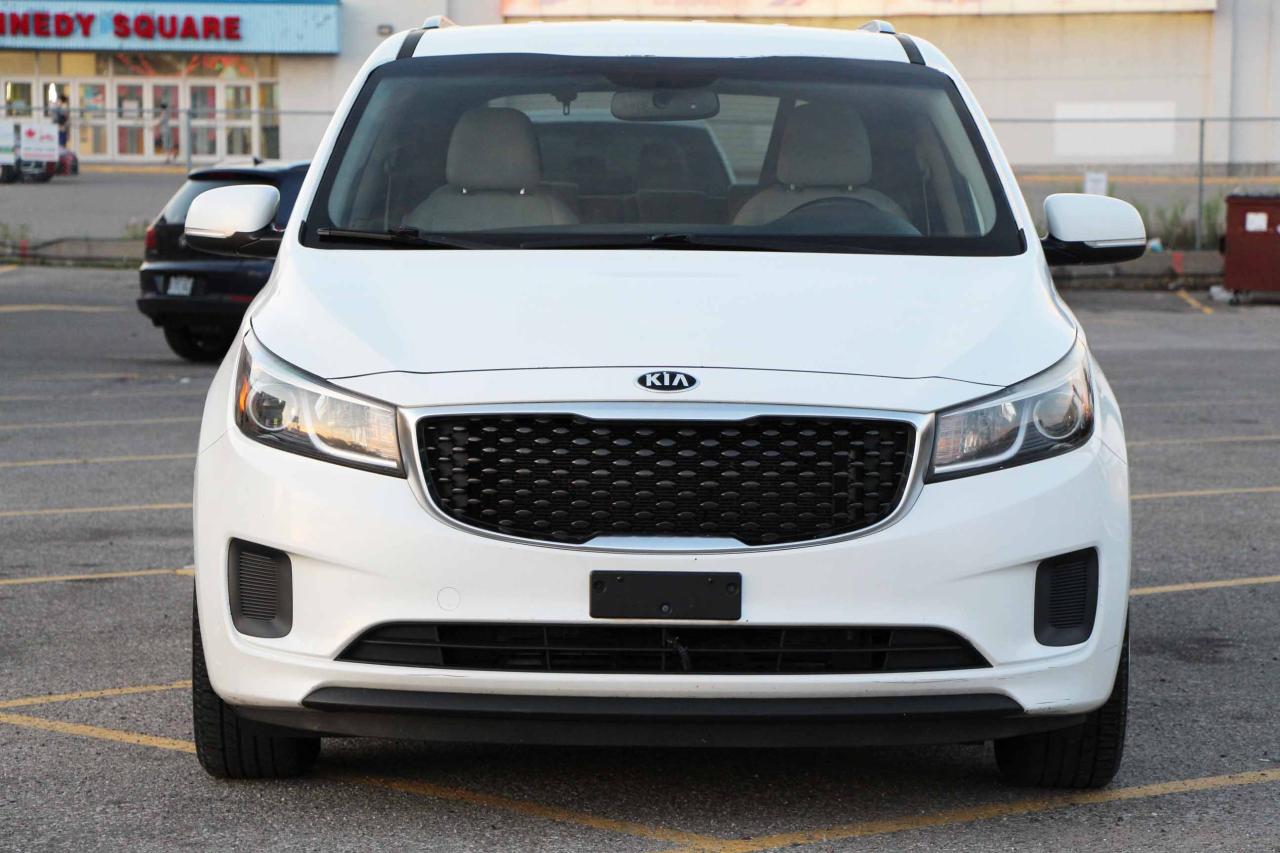 2017 Kia Sedona LX - Photo #2