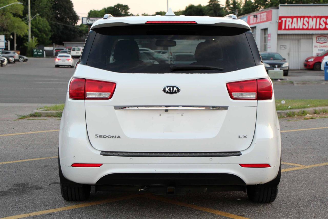 2017 Kia Sedona LX - Photo #6